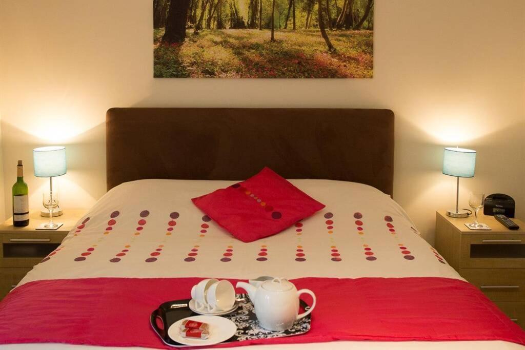Treetops Cottages & Spa Грімсбі Екстер'єр фото