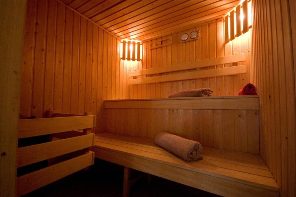Treetops Cottages & Spa Грімсбі Екстер'єр фото
