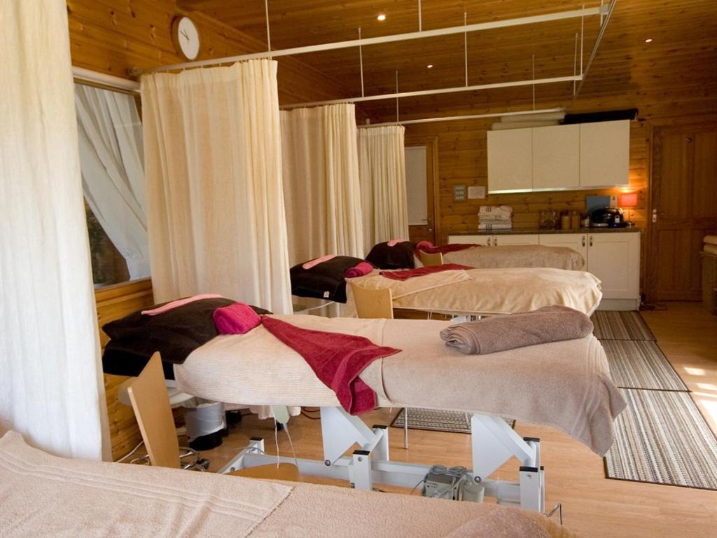Treetops Cottages & Spa Грімсбі Екстер'єр фото