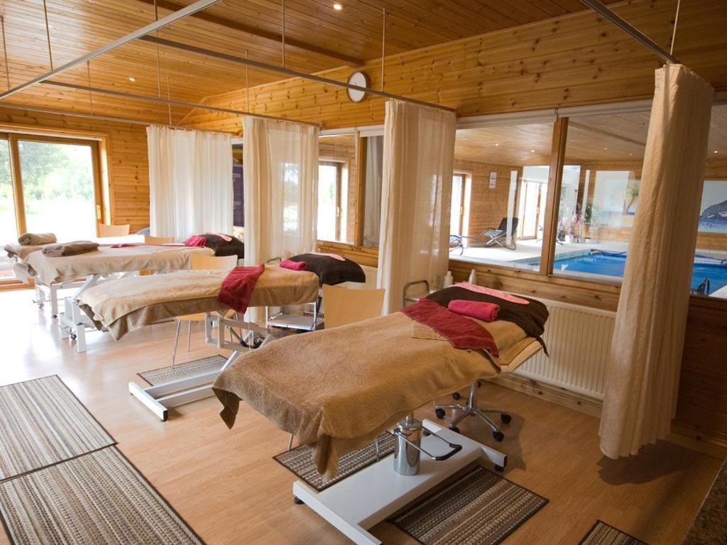 Treetops Cottages & Spa Грімсбі Екстер'єр фото